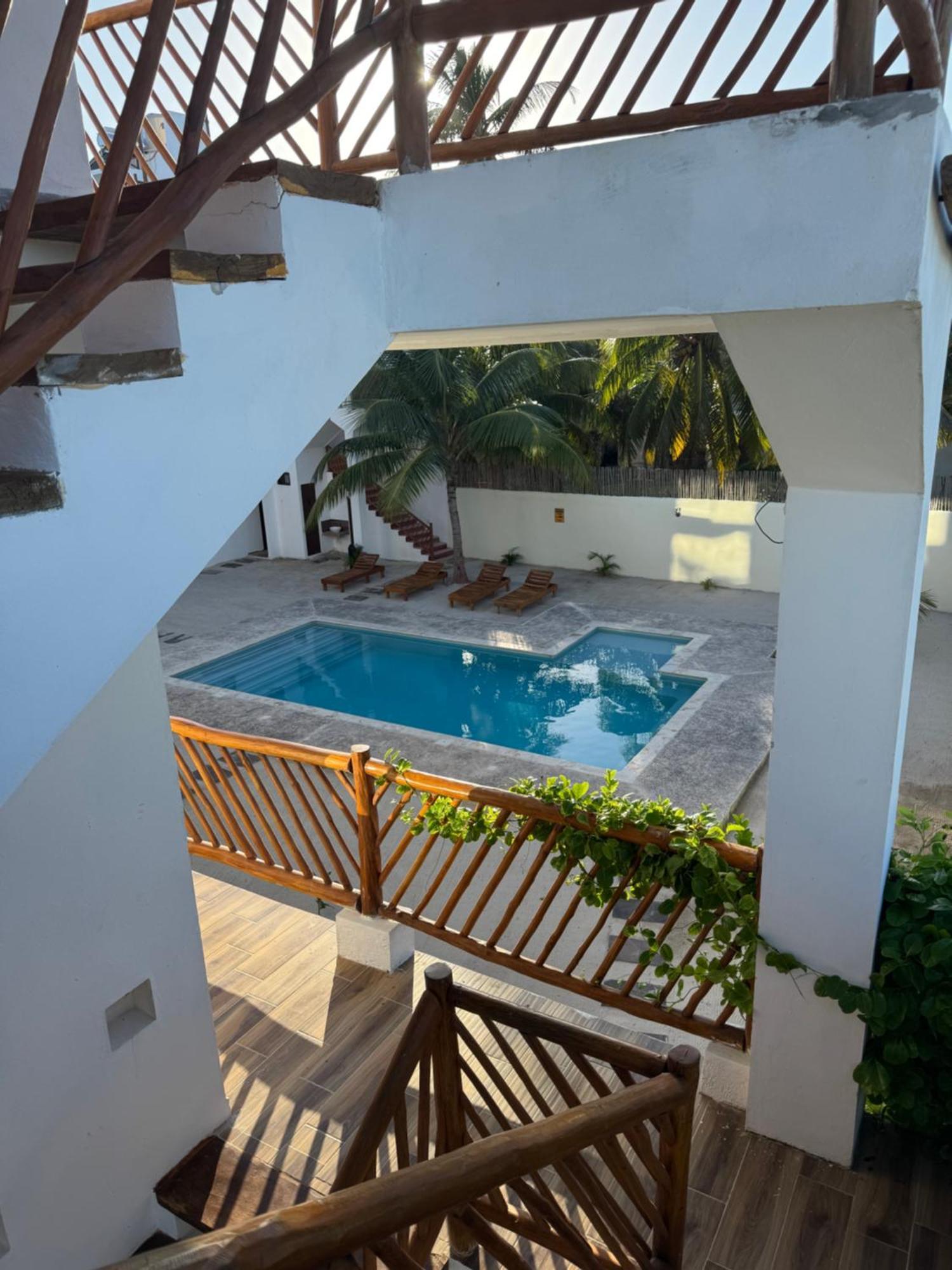 Mexhe Hotel El Cuyo Exterior photo