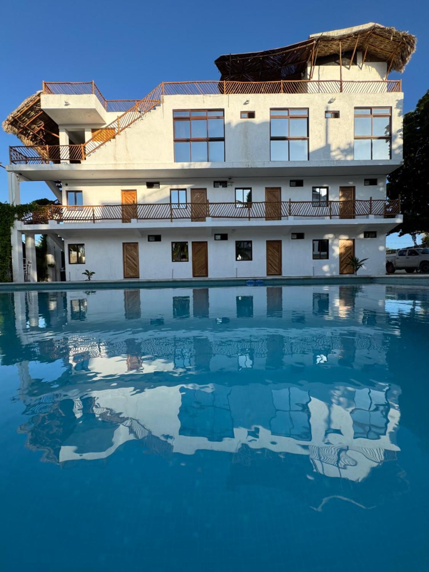 Mexhe Hotel El Cuyo Exterior photo