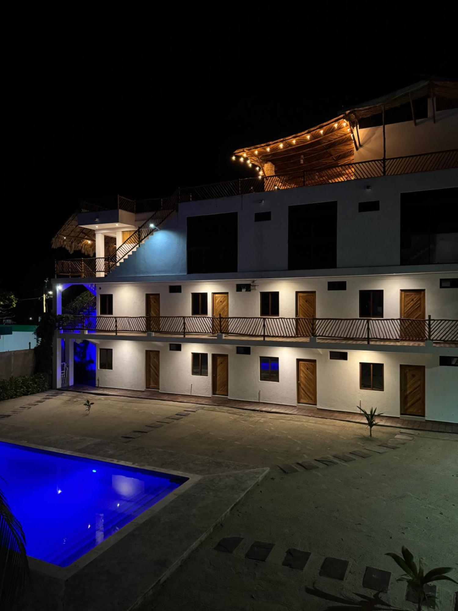 Mexhe Hotel El Cuyo Exterior photo
