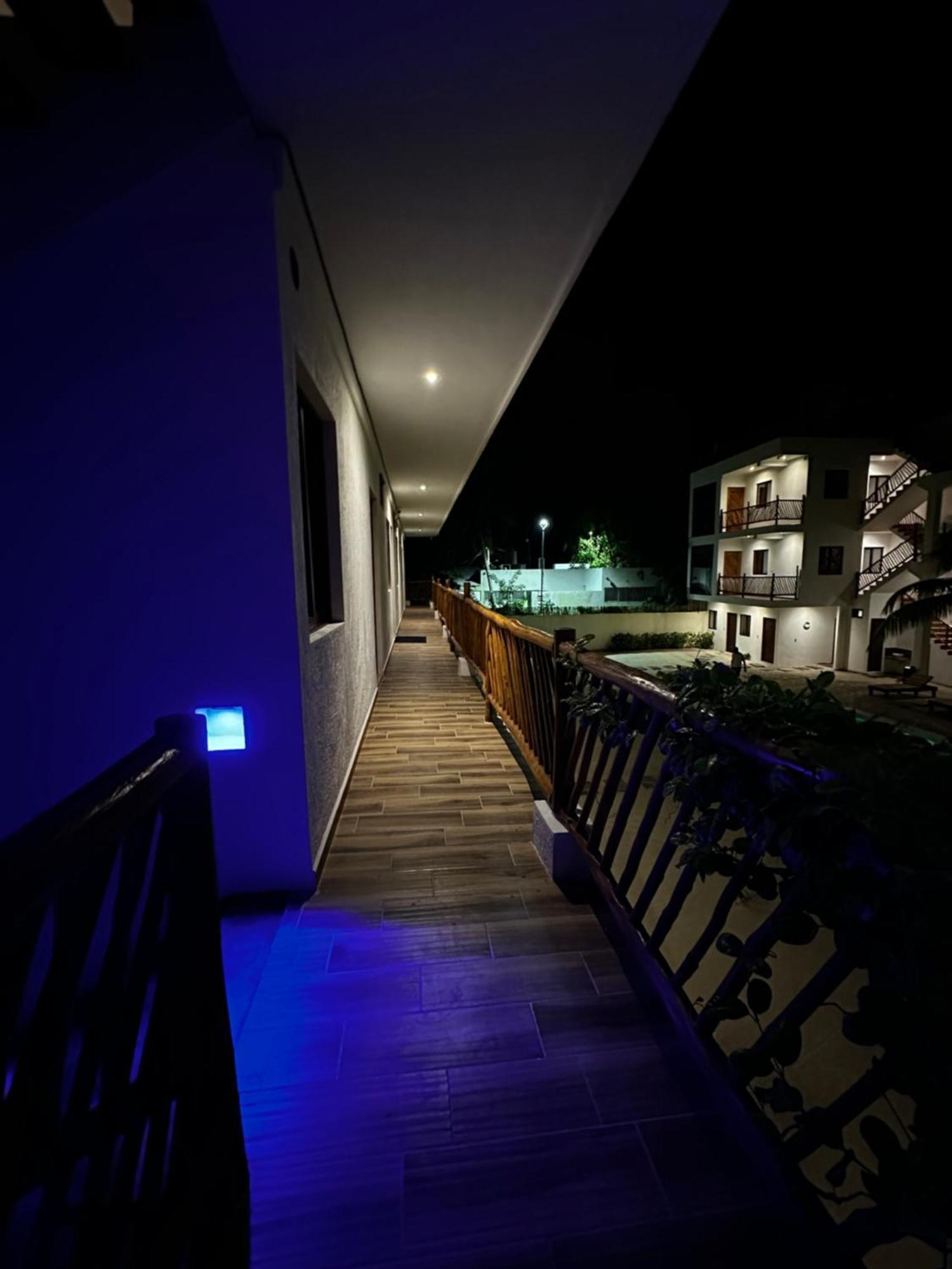 Mexhe Hotel El Cuyo Exterior photo