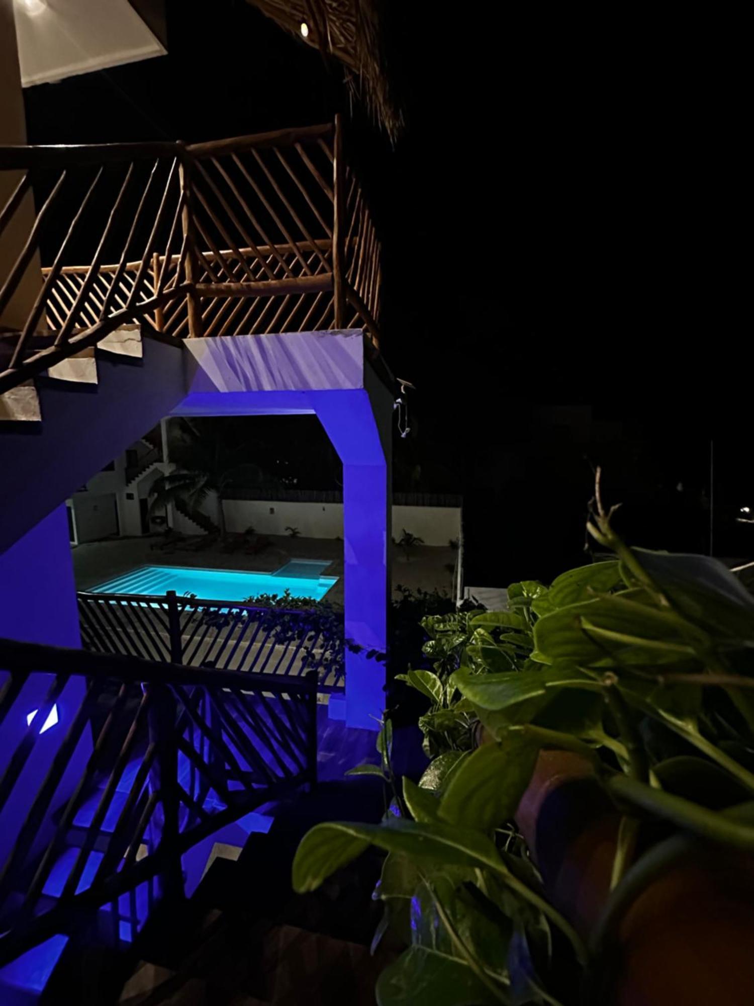 Mexhe Hotel El Cuyo Exterior photo