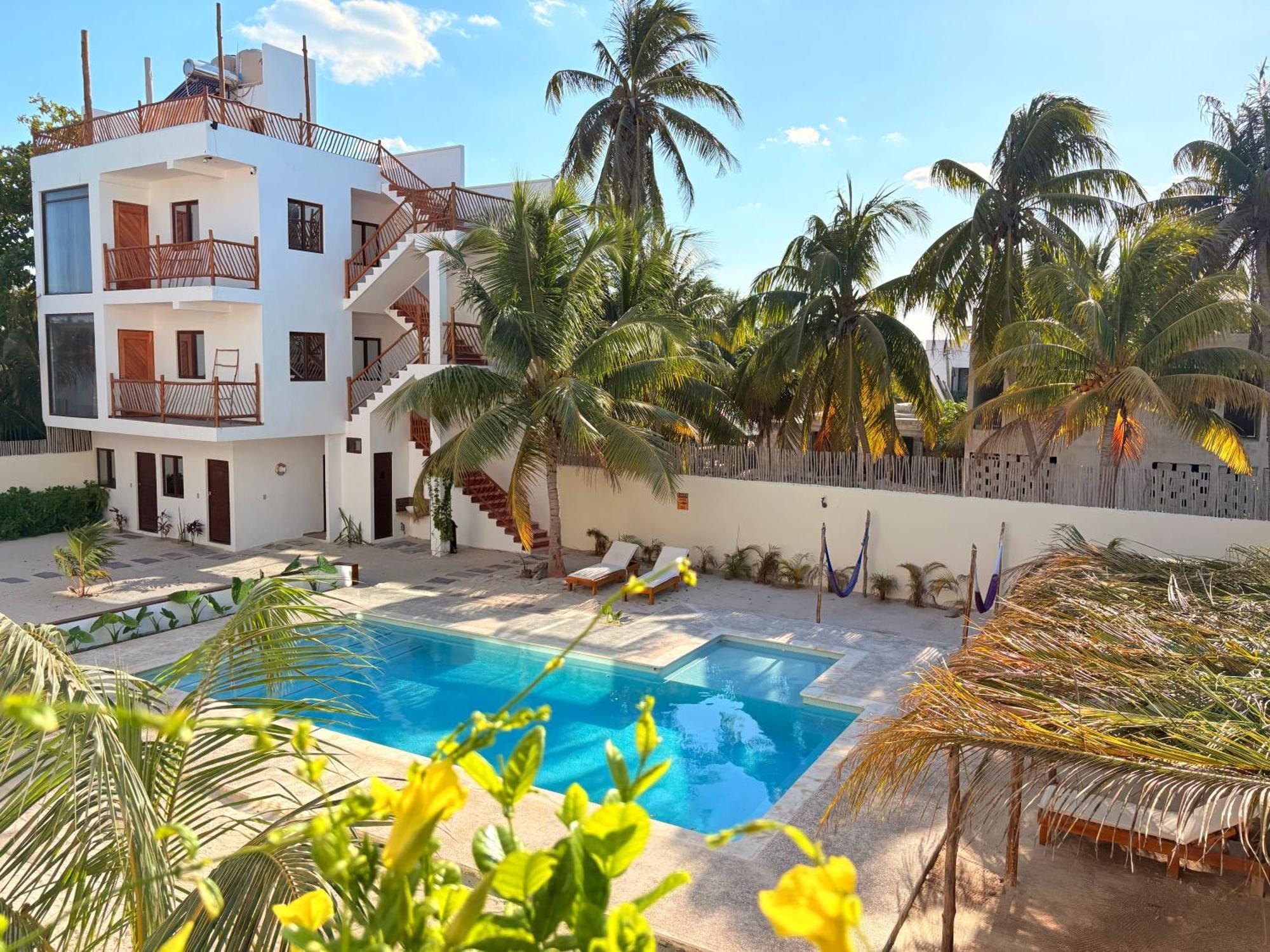Mexhe Hotel El Cuyo Exterior photo